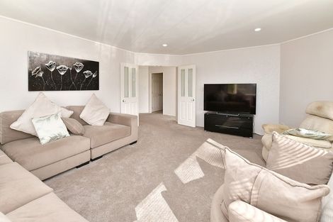 Photo of property in 113 Lakeside Drive, Orewa, 0931