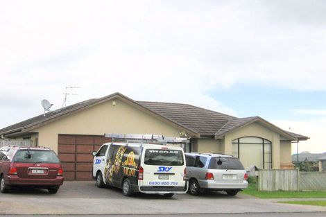 Photo of property in 27 Maghera Drive, East Tamaki Heights, Auckland, 2016