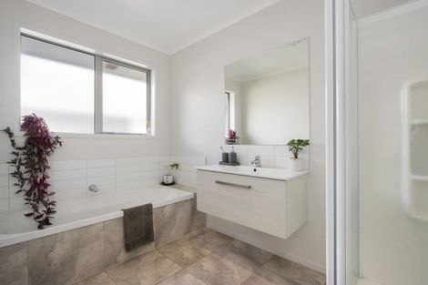 Photo of property in 5 Vantage Place, Omokoroa, 3114
