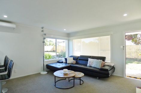 Photo of property in 1/29 Nikau Street, New Lynn, Auckland, 0600