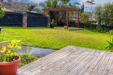 Photo of property in 6 Oakhaven Place, Ranui, Auckland, 0612