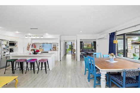 Photo of property in 22 Ripple Grove, Waiuku, 2123