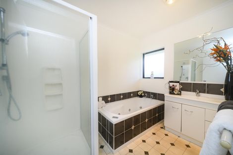 Photo of property in 9 Alpine Grove, Kelvin Grove, Palmerston North, 4414