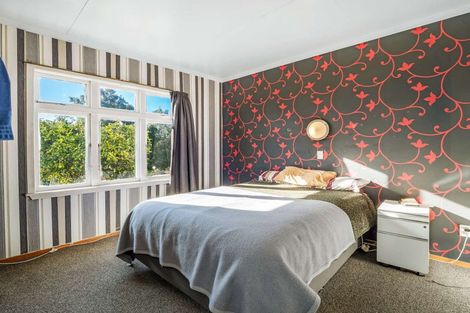 Photo of property in 19 Milne Street, Hunterville, 4730