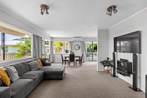 Photo of property in 43 Rewarewa Road, Te Atatu Peninsula, Auckland, 0610