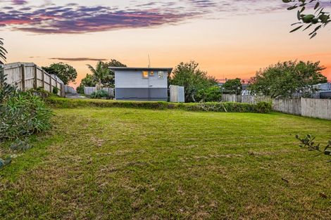 Photo of property in 18 Solar Road, Glen Eden, Auckland, 0602