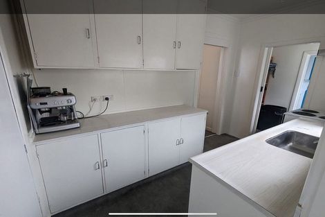 Photo of property in 123 Onepu Road, Lyall Bay, Wellington, 6022