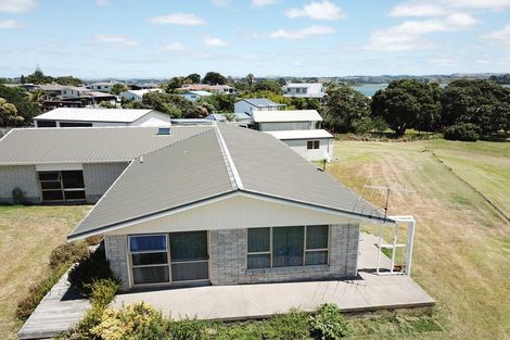 Photo of property in 12 Keven Road, Clarks Beach, Pukekohe, 2679