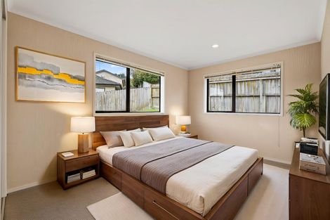 Photo of property in 92 George Deane Place, Greenhithe, Auckland, 0632