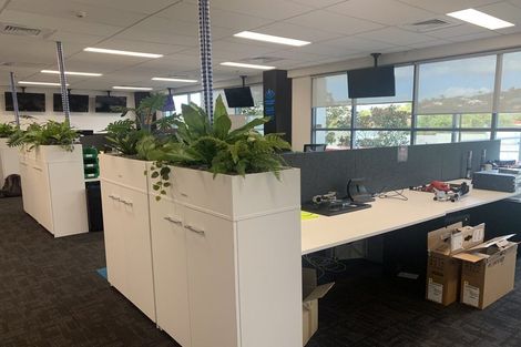 Photo of property in 5 Omega Street, Newlands, Wellington, 6037