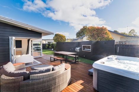 Photo of property in 26 Chestnut Close, Kelvin Grove, Palmerston North, 4414