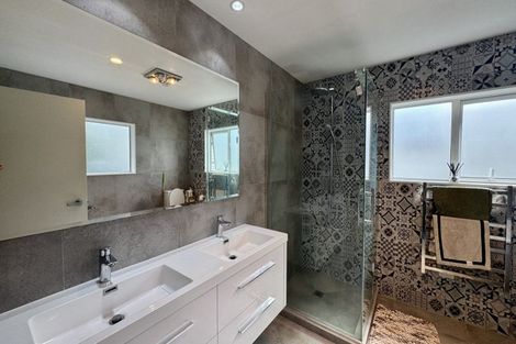 Photo of property in 31a Wairau Road, Forrest Hill, Auckland, 0627