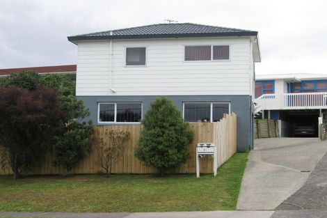 Photo of property in 2/21 Roberts Road, Glenfield, Auckland, 0629