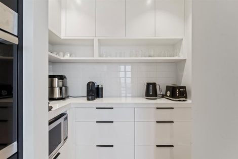 Photo of property in 30 Caroline Heights, Omaha, 0986