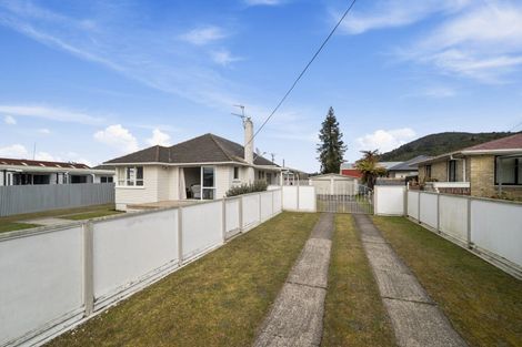 Photo of property in 2 Tapsell Road, Fairy Springs, Rotorua, 3015