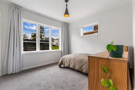 Photo of property in 51 Matipo Road, Te Atatu Peninsula, Auckland, 0610