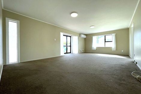 Photo of property in 13 Benygloe Place, Highland Park, Auckland, 2010