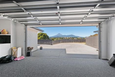 Photo of property in 40 Barrett Road, Whalers Gate, New Plymouth, 4310