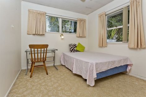 Photo of property in 17 Halberg Street, Glenfield, Auckland, 0629