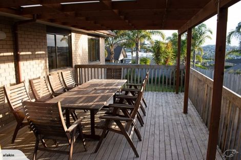 Photo of property in 18 Seamount Drive, Red Beach, 0932