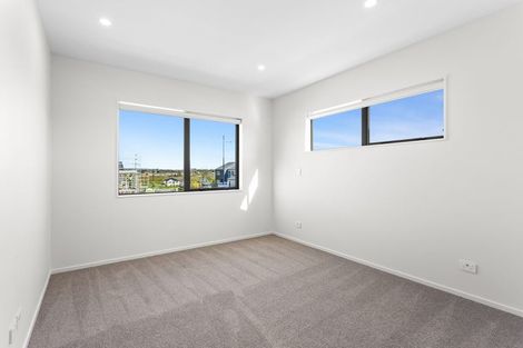 Photo of property in 36 Viridian Avenue, Rosehill, 2113