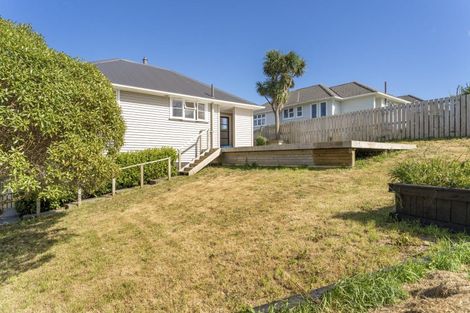 Photo of property in 19 Taupiri Crescent, Titahi Bay, Porirua, 5022
