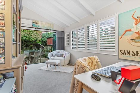 Photo of property in 6 Oystergrove Road, West Harbour, Auckland, 0618