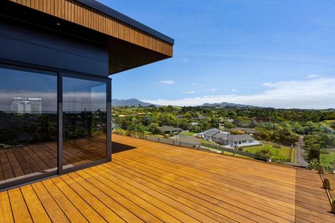 Photo of property in 41 Veale Road, Frankleigh Park, New Plymouth, 4371