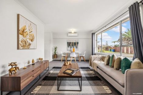 Photo of property in 2/3172 Great North Road, New Lynn, Auckland, 0600