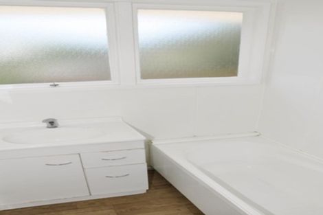 Photo of property in 1 Tawa Place, Waiuku, 2123