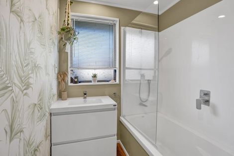 Photo of property in 16 Ngahere Street, Inglewood, 4330