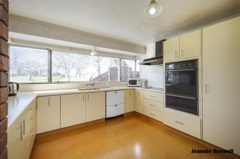 Photo of property in 37 Chippendale Crescent, Highbury, Palmerston North, 4412