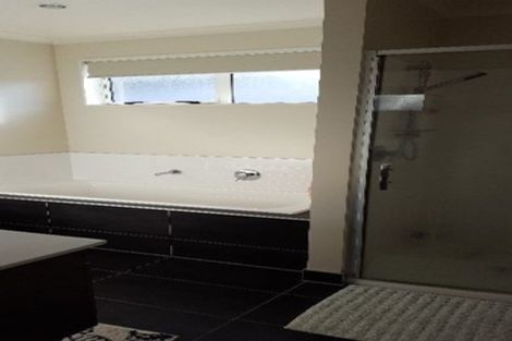 Photo of property in 9a Nimstedt Avenue, Oteha, Auckland, 0632