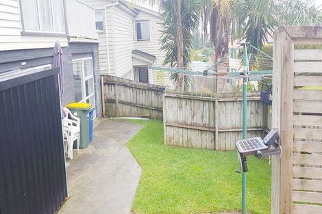 Photo of property in 7 Merville Avenue, Te Atatu South, Auckland, 0610