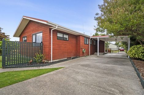 Photo of property in 3 Gladys Place, Kelvin Grove, Palmerston North, 4414