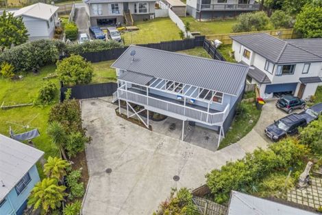 Photo of property in 17 Magdalen Place, West Harbour, Auckland, 0618