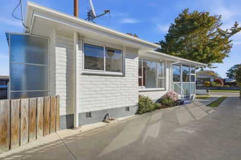 Photo of property in 2/6 Valerie Place, Redwood, Christchurch, 8051