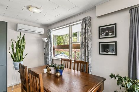 Photo of property in 5 Stella Grove, Newlands, Wellington, 6037