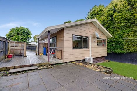 Photo of property in 2/10 Kirklow Place, Goodwood Heights, Auckland, 2105