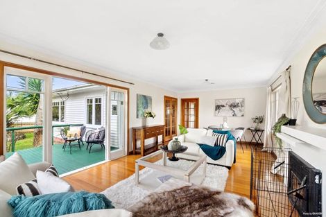 Photo of property in 7 Gloria Avenue, Te Atatu Peninsula, Auckland, 0610