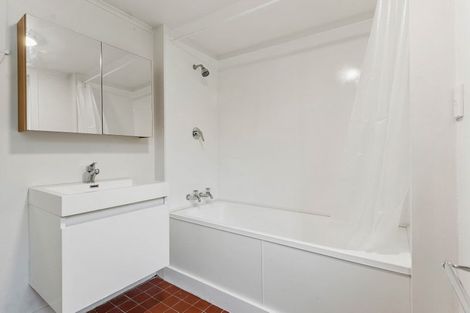 Photo of property in 20 Harrybrook Road, Green Bay, Auckland, 0604