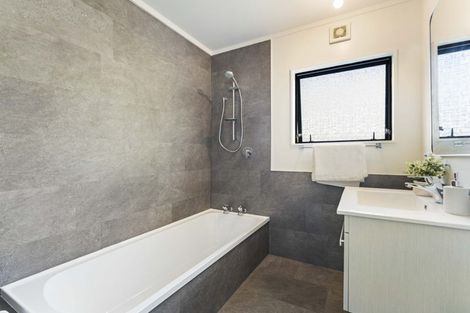 Photo of property in 1/729 Swanson Road, Swanson, Auckland, 0612