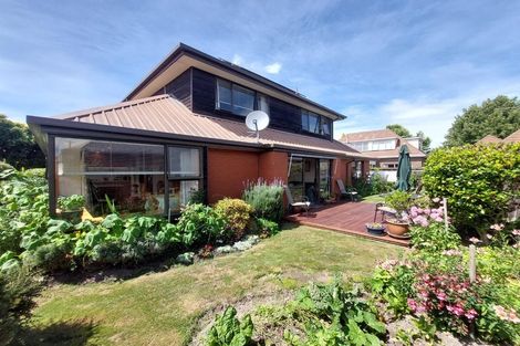 Photo of property in 7 Derenzy Place, Avonhead, Christchurch, 8042