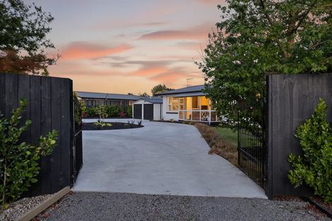 Photo of property in 100 Avondale Road, Avondale, Christchurch, 8061