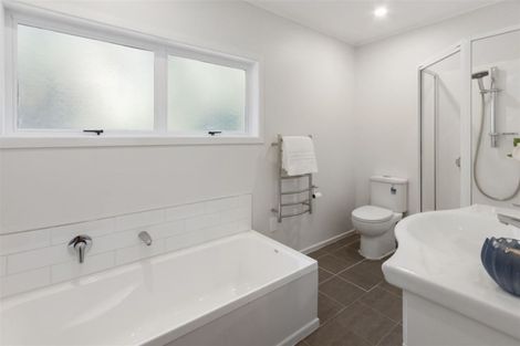 Photo of property in 68 Glen Road, Ranui, Auckland, 0612