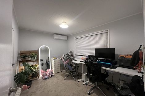 Photo of property in 2 Surman Place, Glen Eden, Auckland, 0602