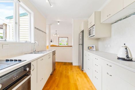 Photo of property in 17 Paramu Avenue, Birkdale, Auckland, 0626