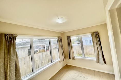 Photo of property in 8 Border Road, Henderson, Auckland, 0612