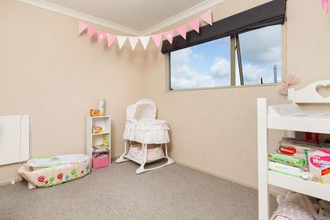 Photo of property in 2 Lysaght Place, Welcome Bay, Tauranga, 3112