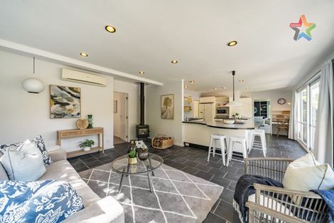 Photo of property in 12 Whiorau Grove, Lowry Bay, Lower Hutt, 5013